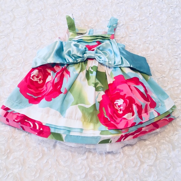 Holiday Editions Other - 🎀Beautiful newborn baby girls dress🎀